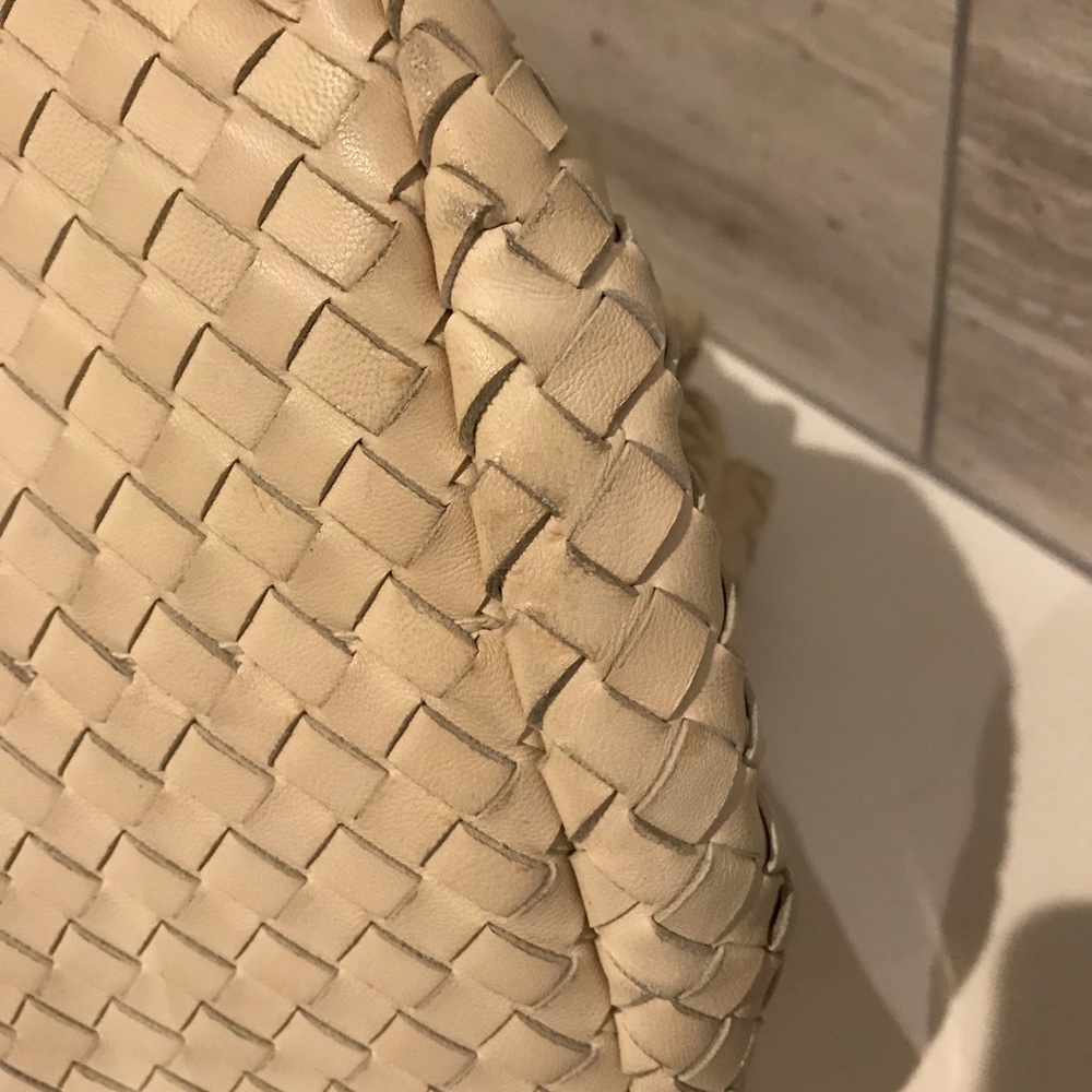 COPY - Authentic Botegga Veneta Handbag in Ivory - Picture 4 of 6